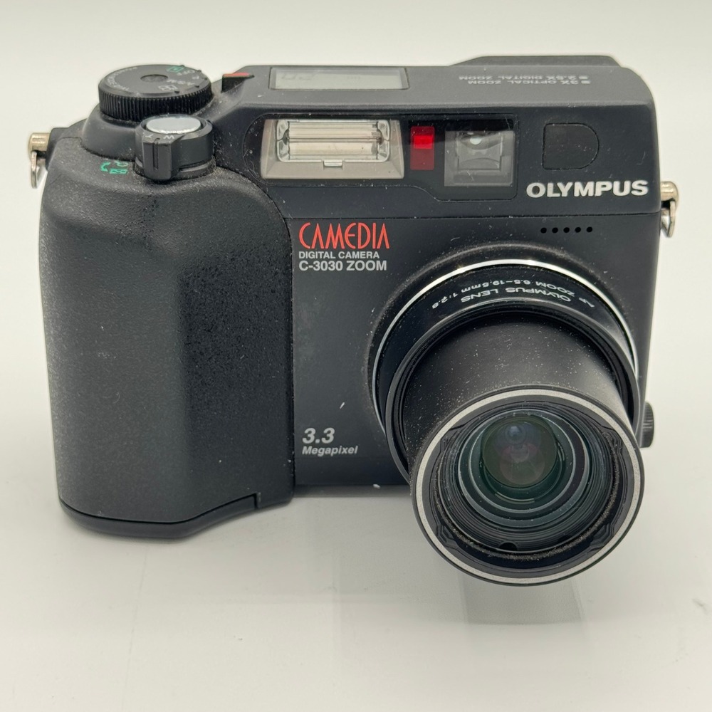 Olympus Camedia C-3030 Zoom 3.3MP Digital Camera Black with 16MB SmartMedia Card - Picture 2 of 6
